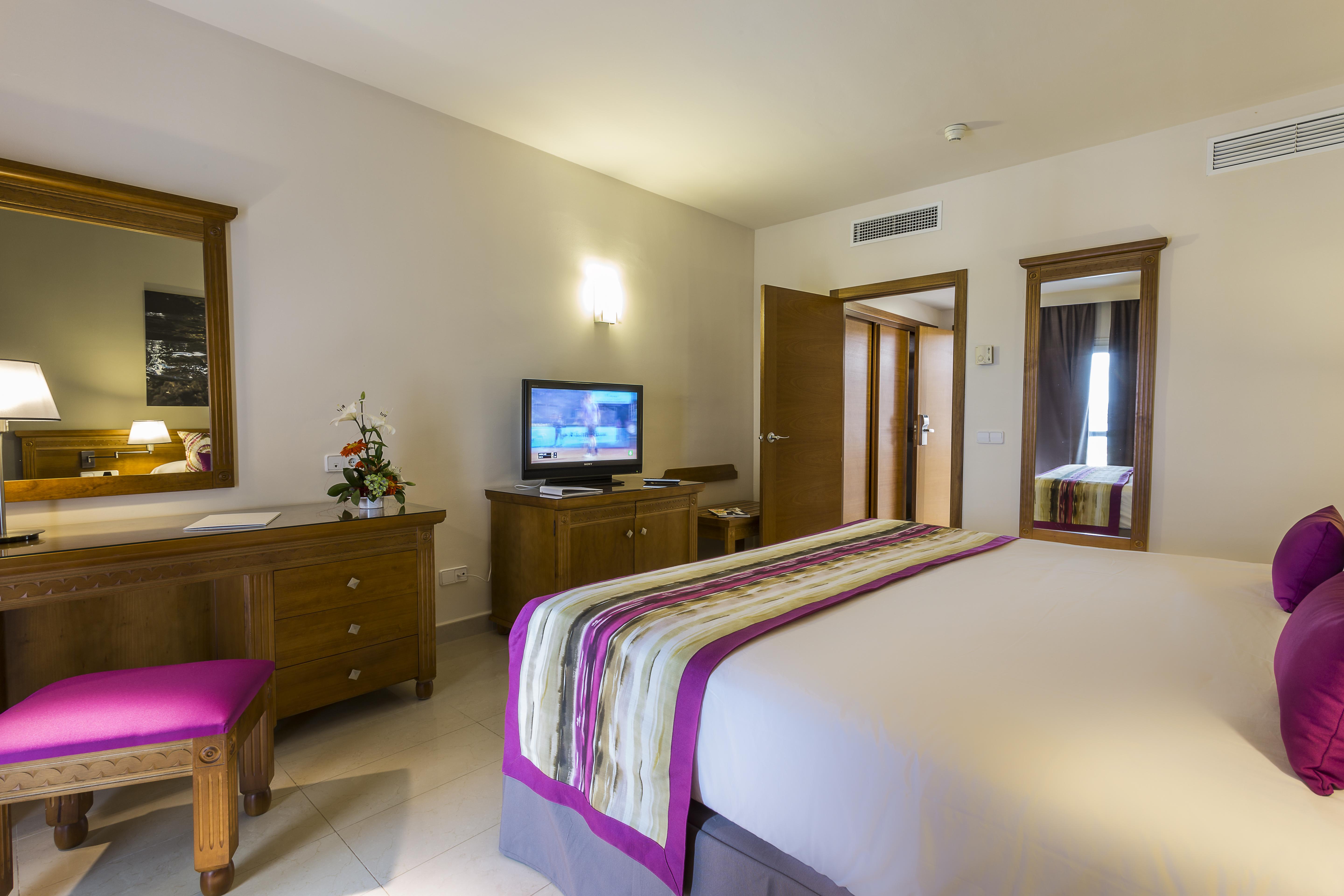 Grand Palladium Palace Ibiza Resort&Spa- All Inclusive Playa d'en Bossa Esterno foto A room at the hotel