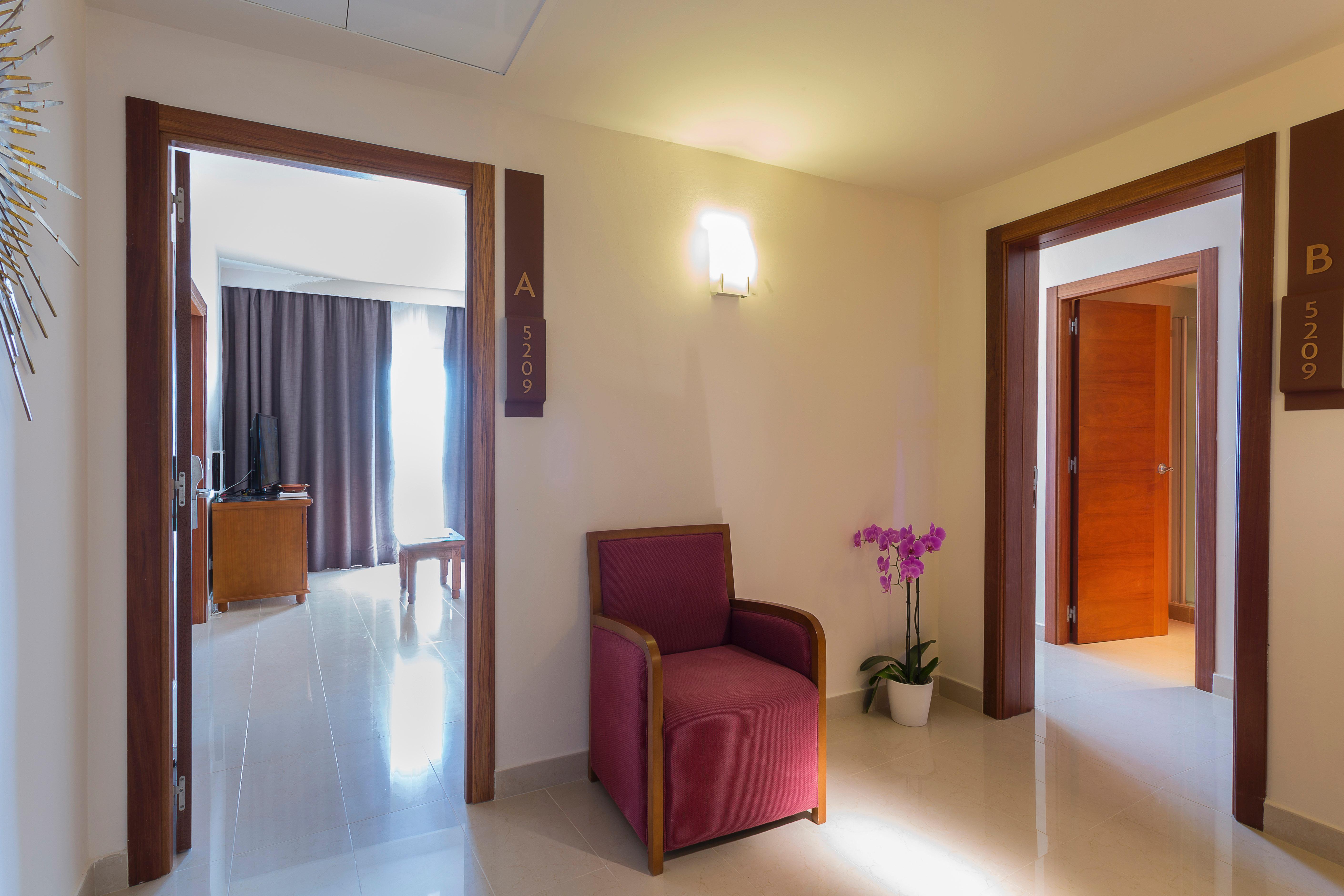 Grand Palladium Palace Ibiza Resort&Spa- All Inclusive Playa d'en Bossa Esterno foto Interior of a suite