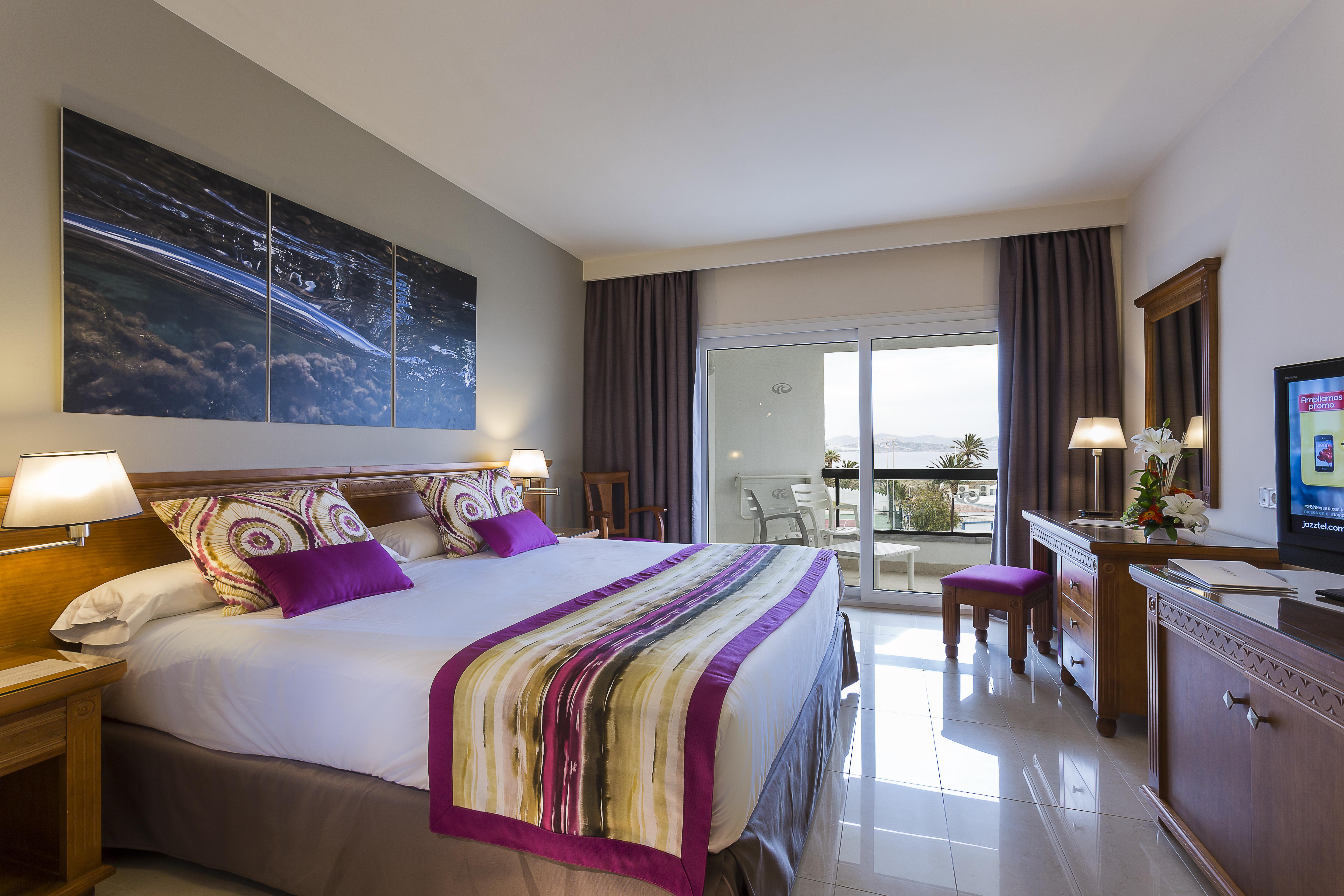 Grand Palladium Palace Ibiza Resort&Spa- All Inclusive Playa d'en Bossa Esterno foto A room at the hotel