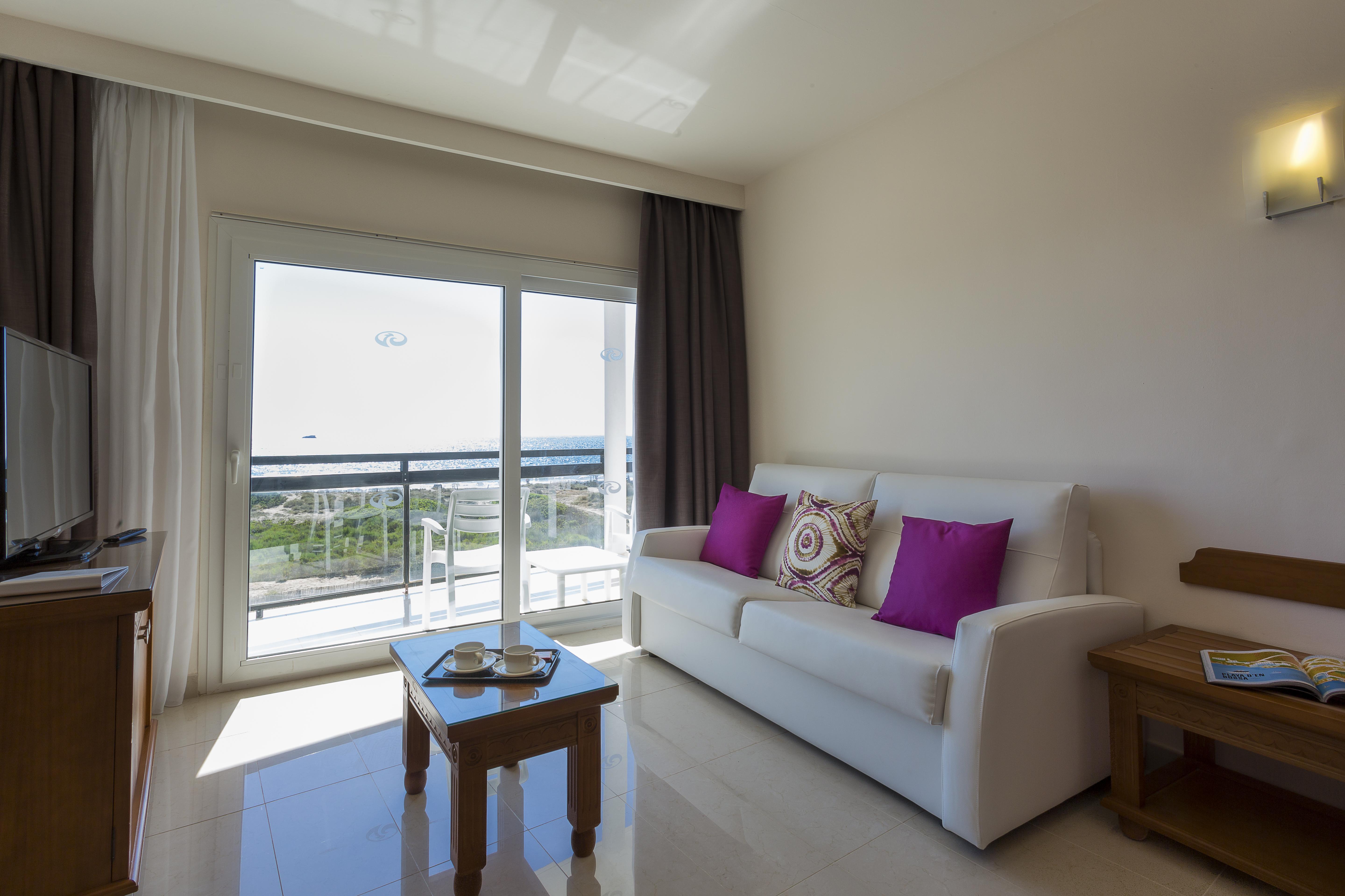 Grand Palladium Palace Ibiza Resort&Spa- All Inclusive Playa d'en Bossa Esterno foto A living room in a hotel