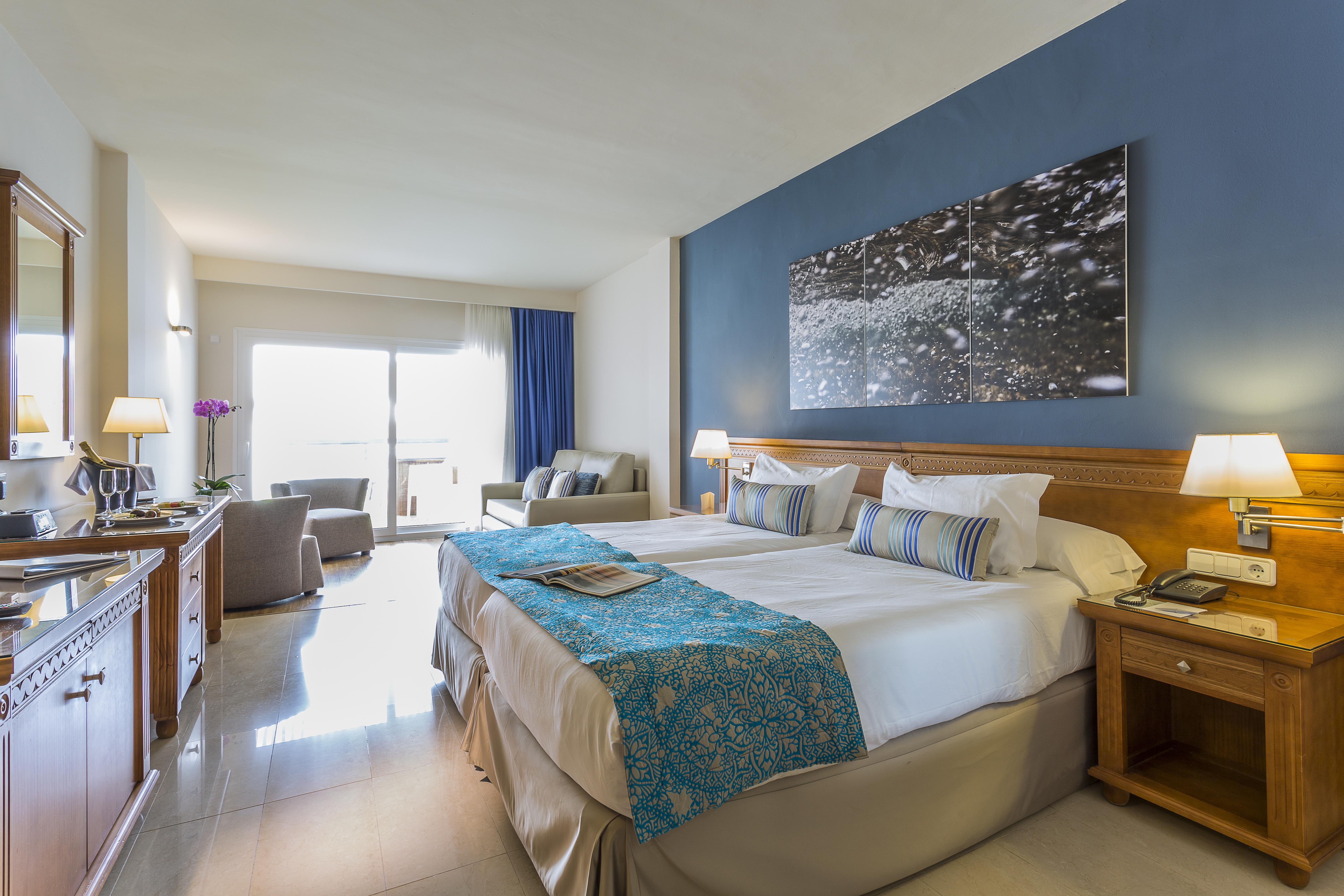 Grand Palladium Palace Ibiza Resort&Spa- All Inclusive Playa d'en Bossa Esterno foto A room at the Iberostar Grand Hotel Bahia, in Seville, Spain