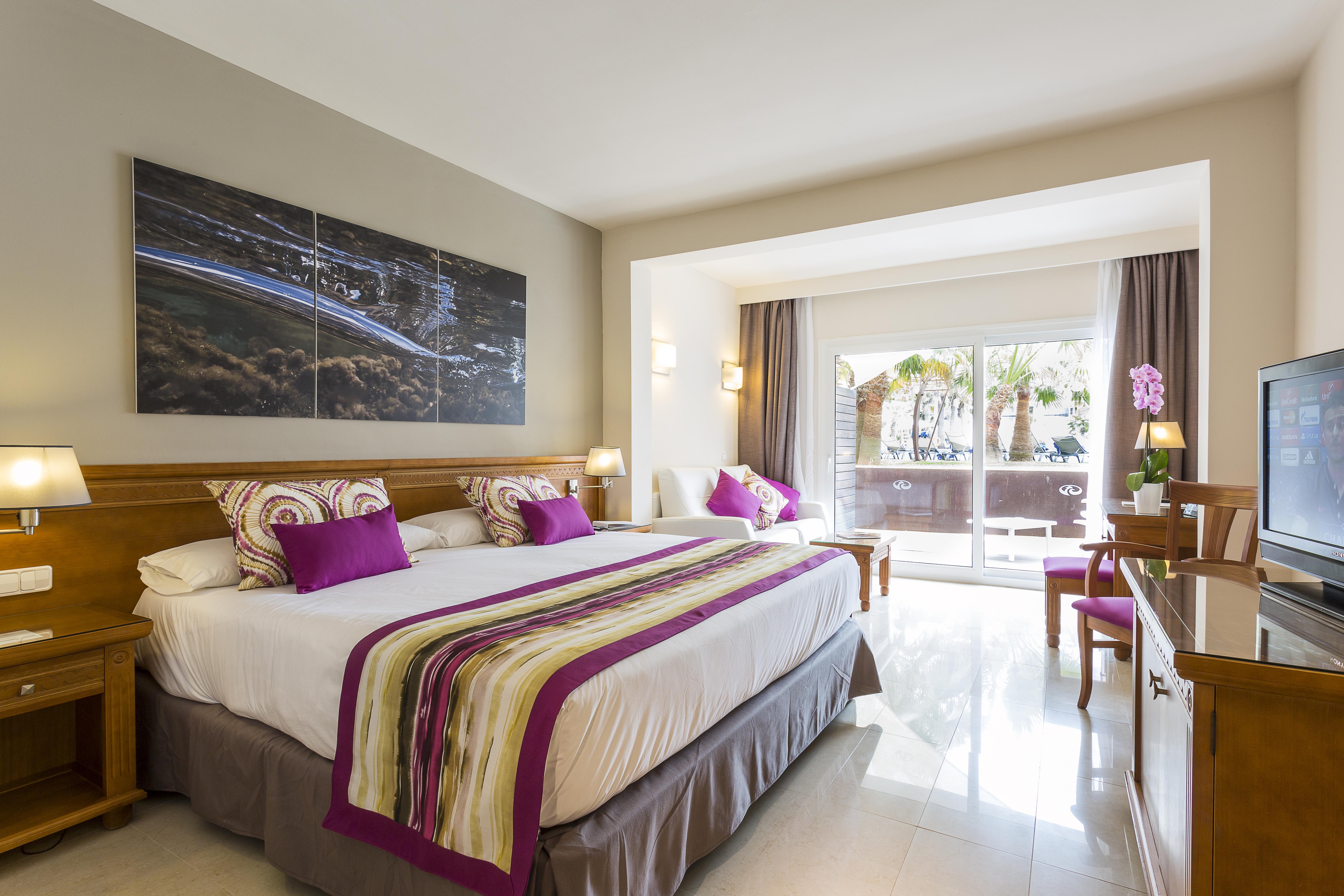 Grand Palladium Palace Ibiza Resort&Spa- All Inclusive Playa d'en Bossa Esterno foto A room at the hotel