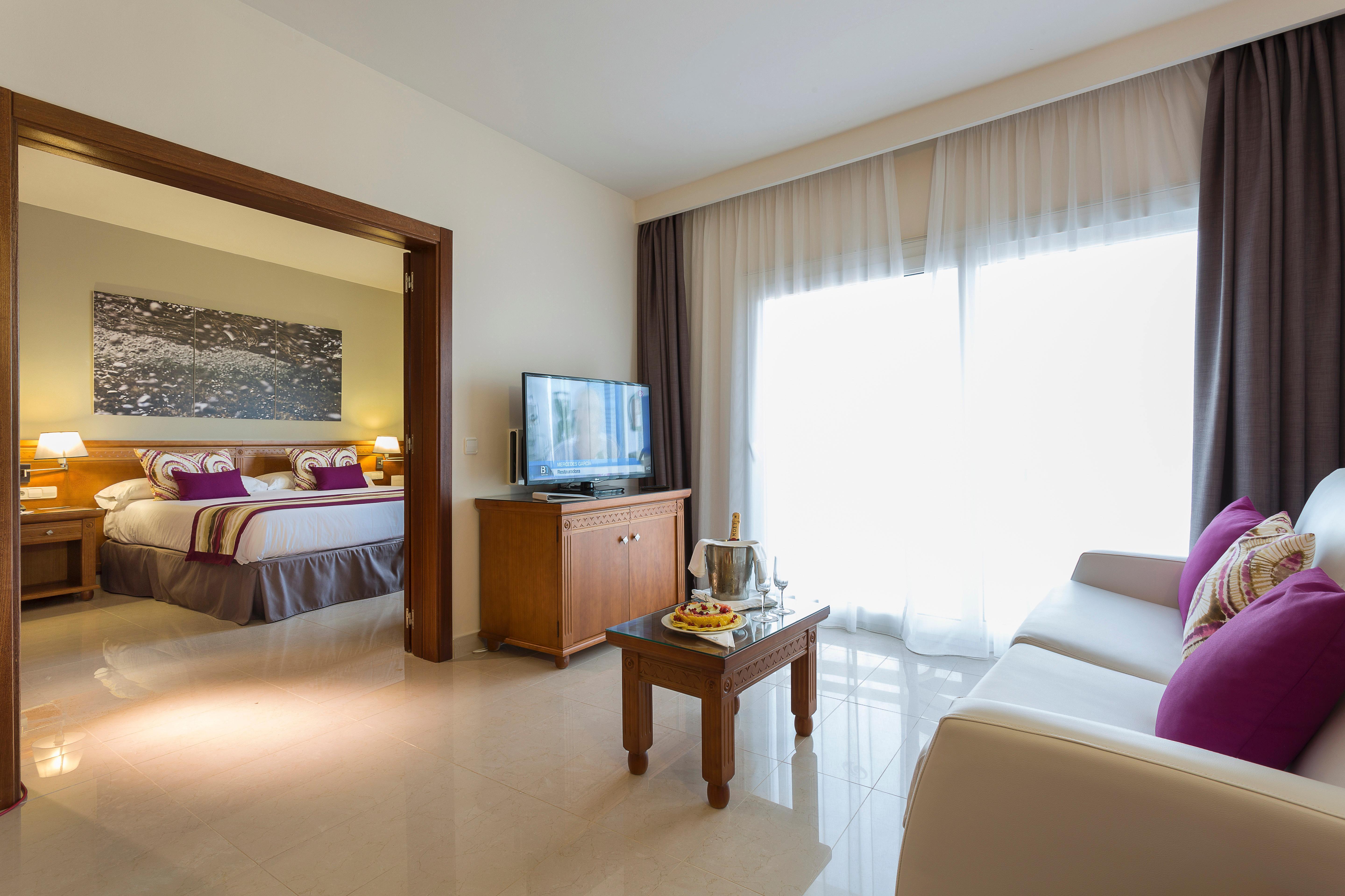 Grand Palladium Palace Ibiza Resort&Spa- All Inclusive Playa d'en Bossa Esterno foto Suite