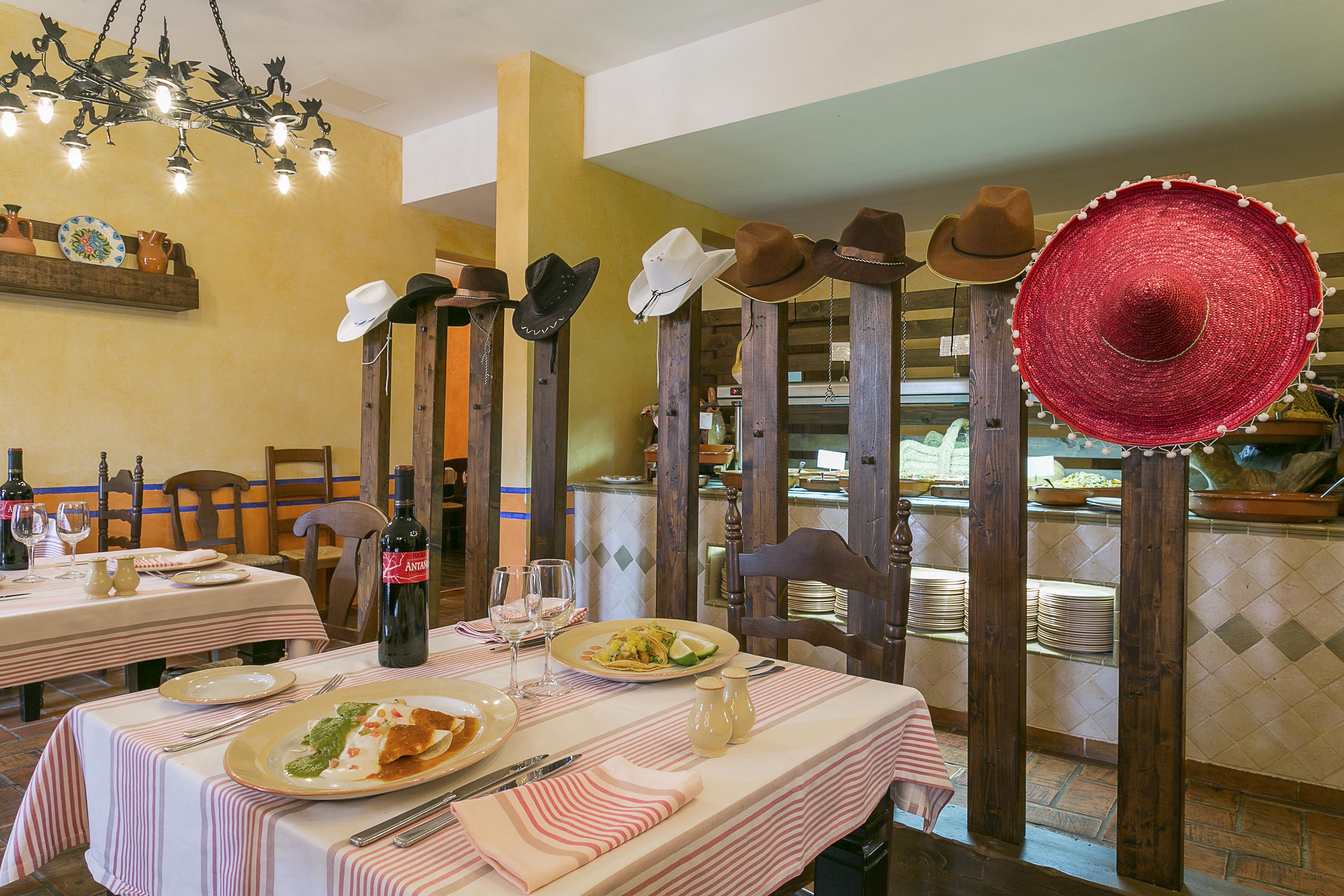 Grand Palladium Palace Ibiza Resort&Spa- All Inclusive Playa d'en Bossa Esterno foto A restaurant in Italy