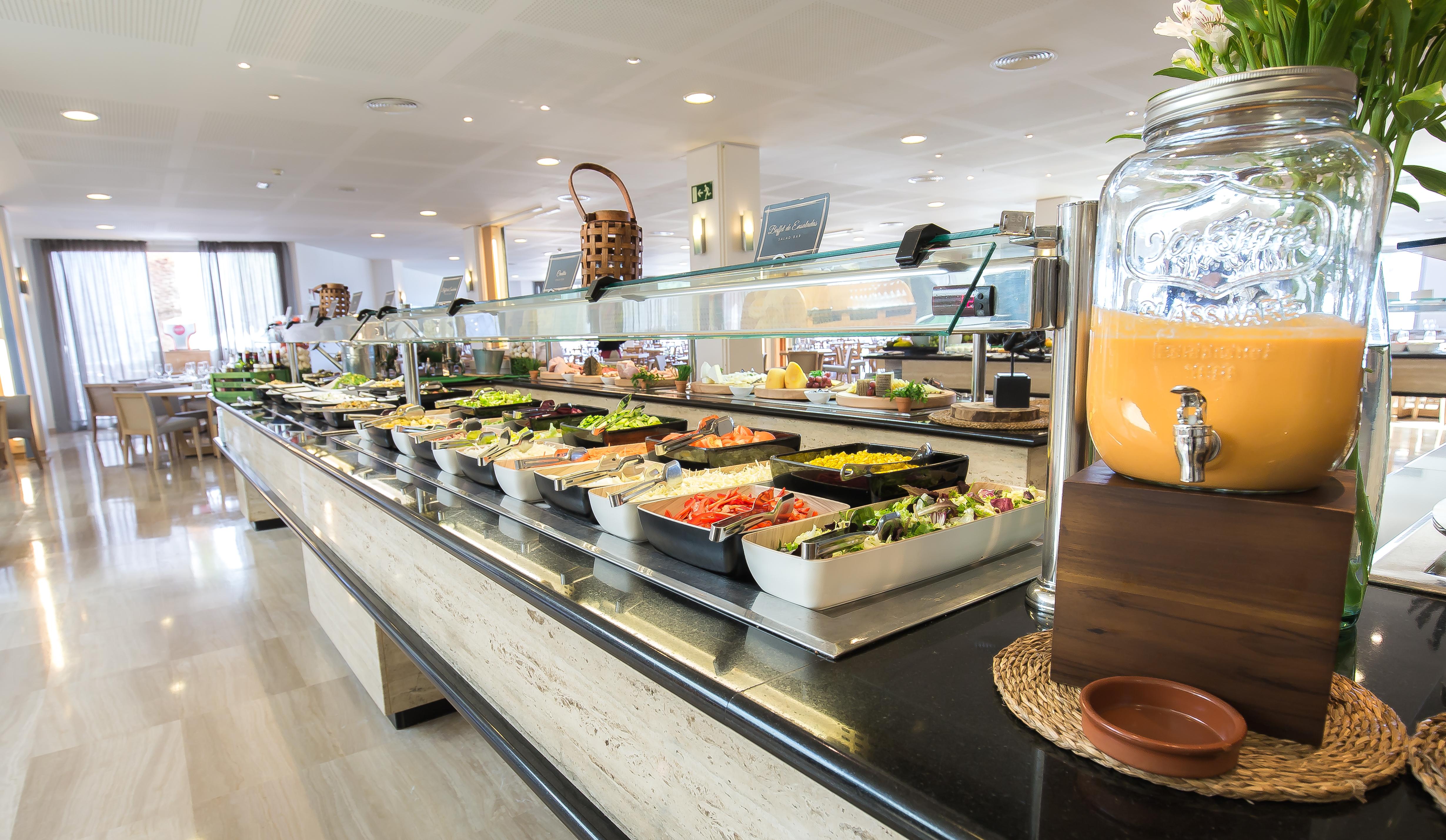 Grand Palladium Palace Ibiza Resort&Spa- All Inclusive Playa d'en Bossa Esterno foto A salad bar