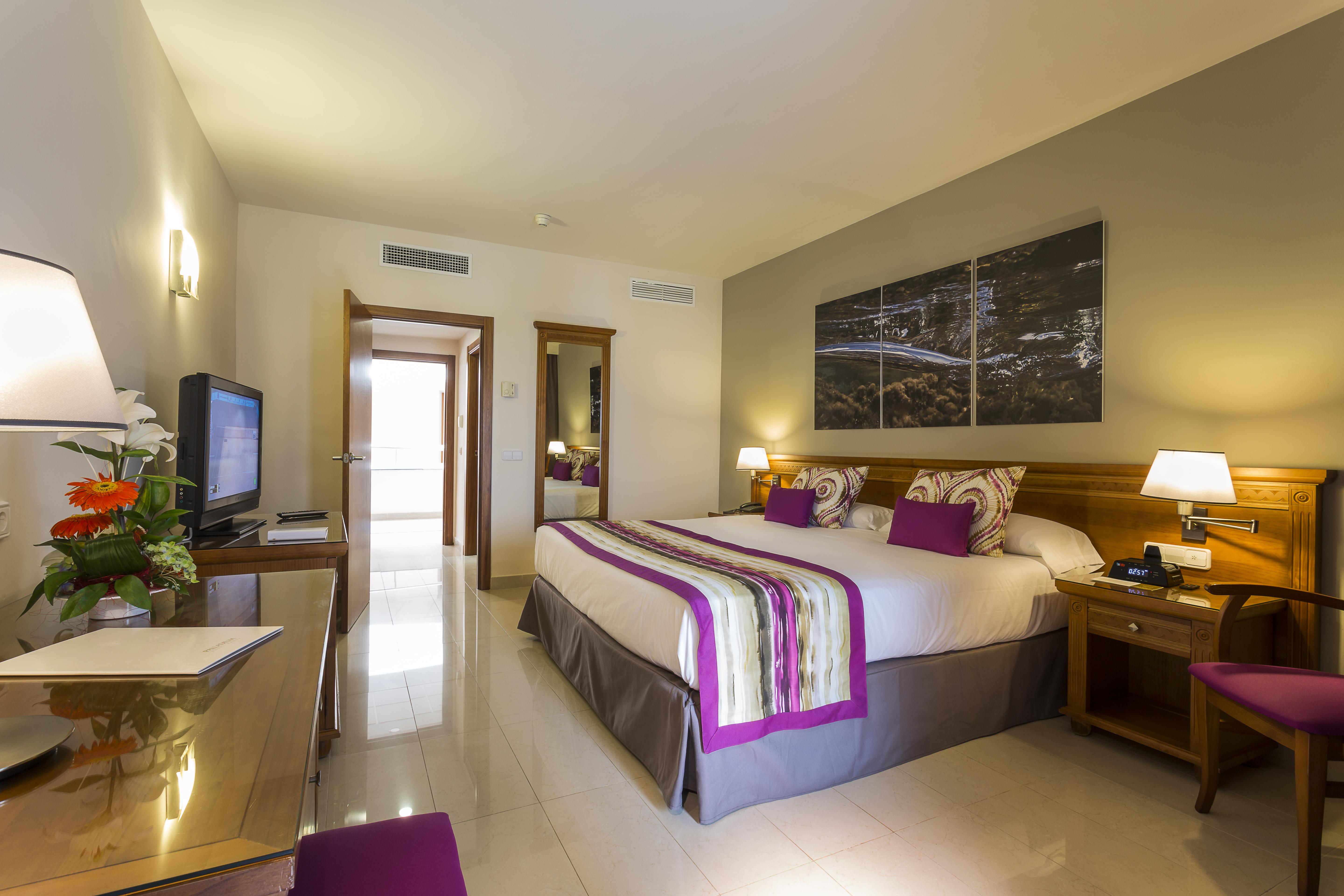 Grand Palladium Palace Ibiza Resort&Spa- All Inclusive Playa d'en Bossa Esterno foto A room at the hotel