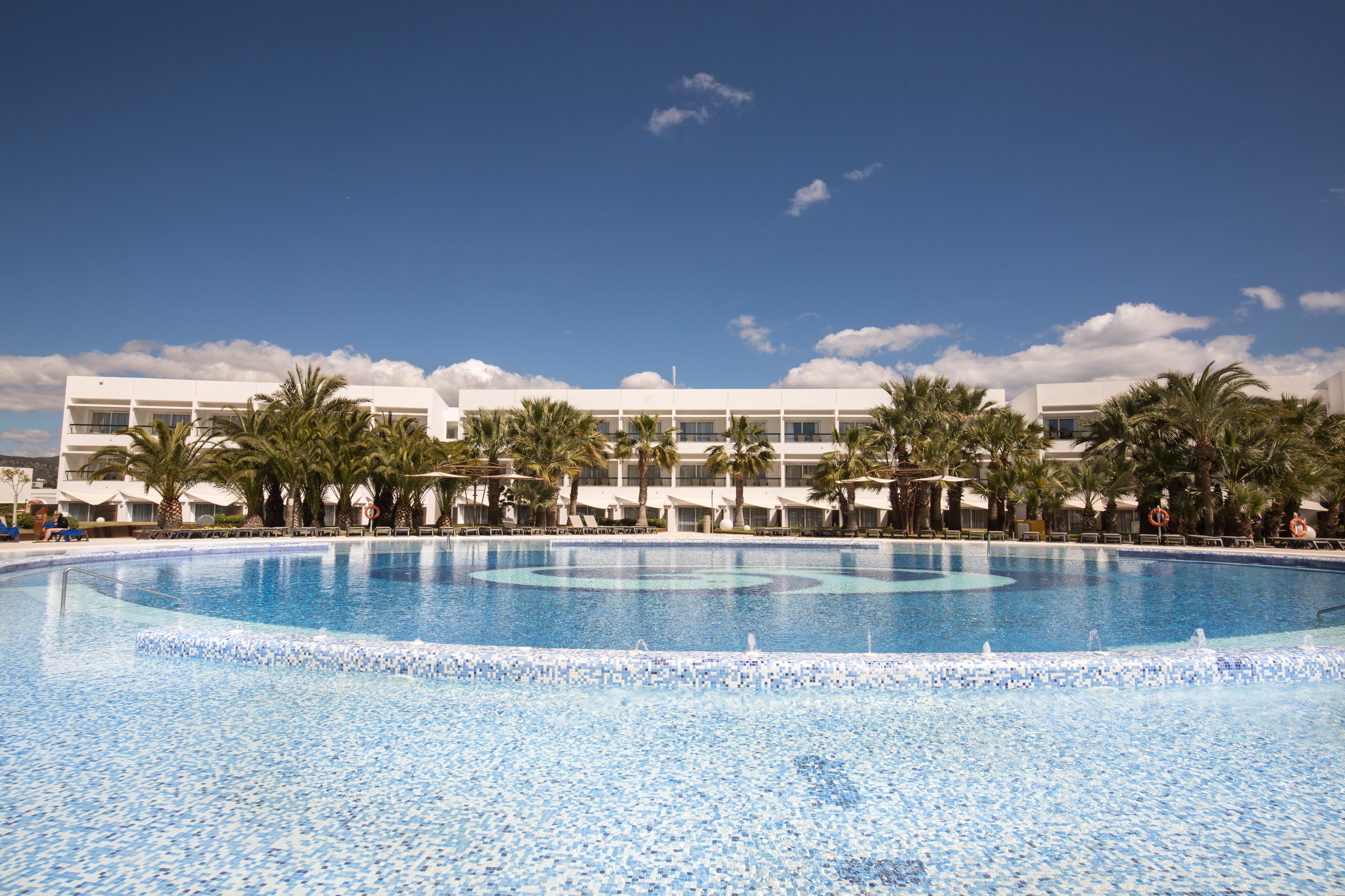 Grand Palladium Palace Ibiza Resort&Spa- All Inclusive Playa d'en Bossa Esterno foto The resort's main pool