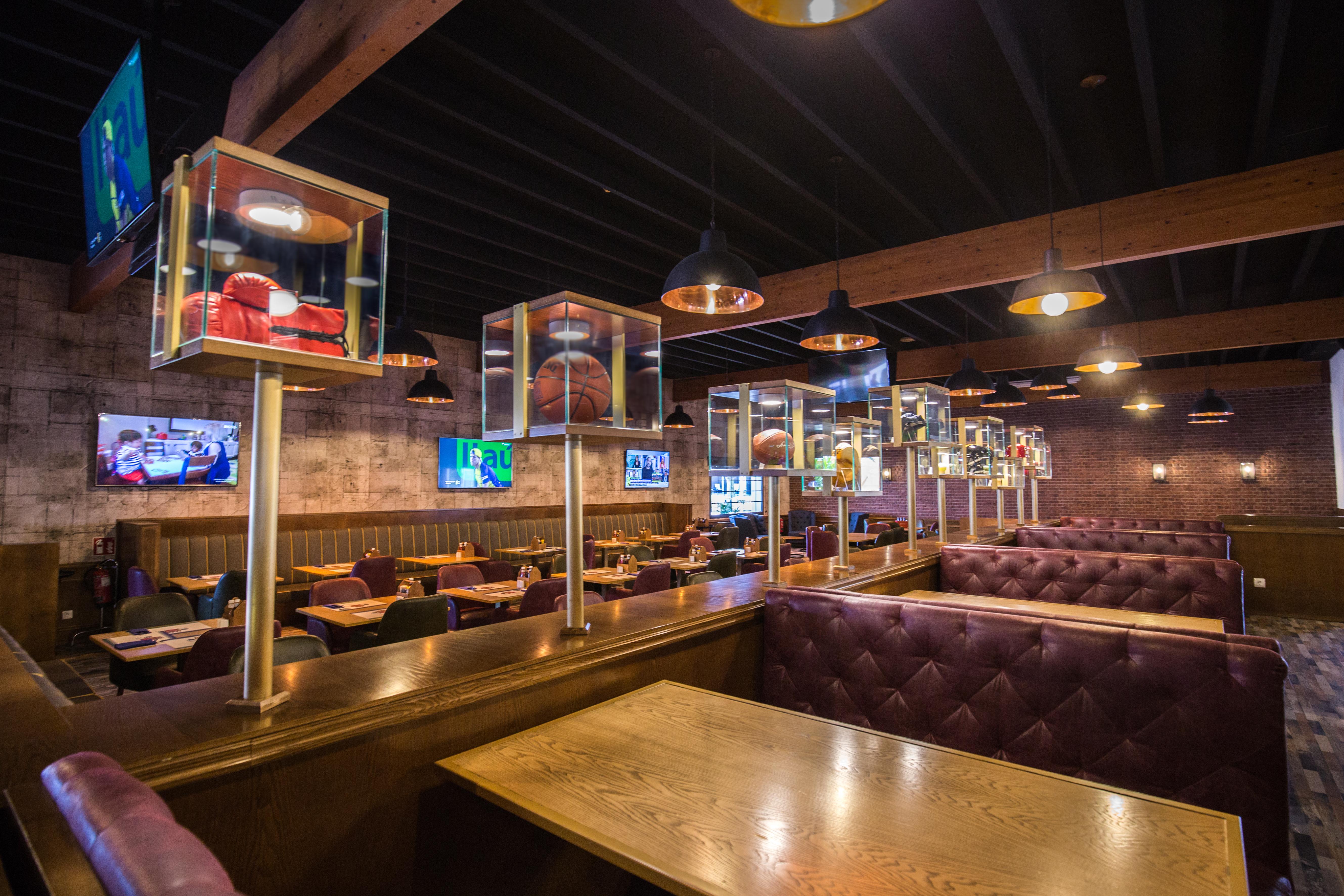 Grand Palladium Palace Ibiza Resort&Spa- All Inclusive Playa d'en Bossa Esterno foto Interior of a Buffalo Wild Wings restaurant