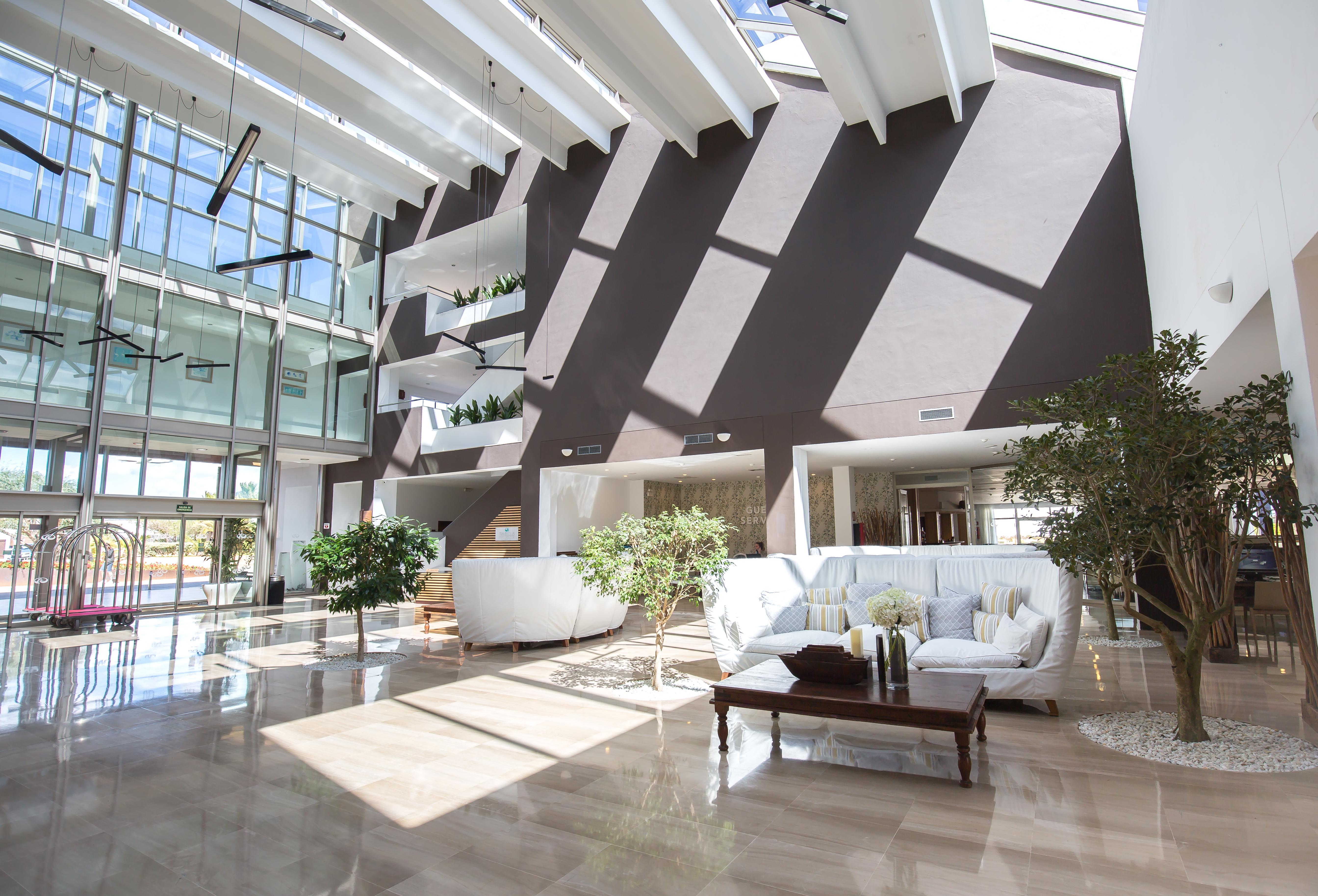 Grand Palladium Palace Ibiza Resort&Spa- All Inclusive Playa d'en Bossa Esterno foto Interior of the hotel