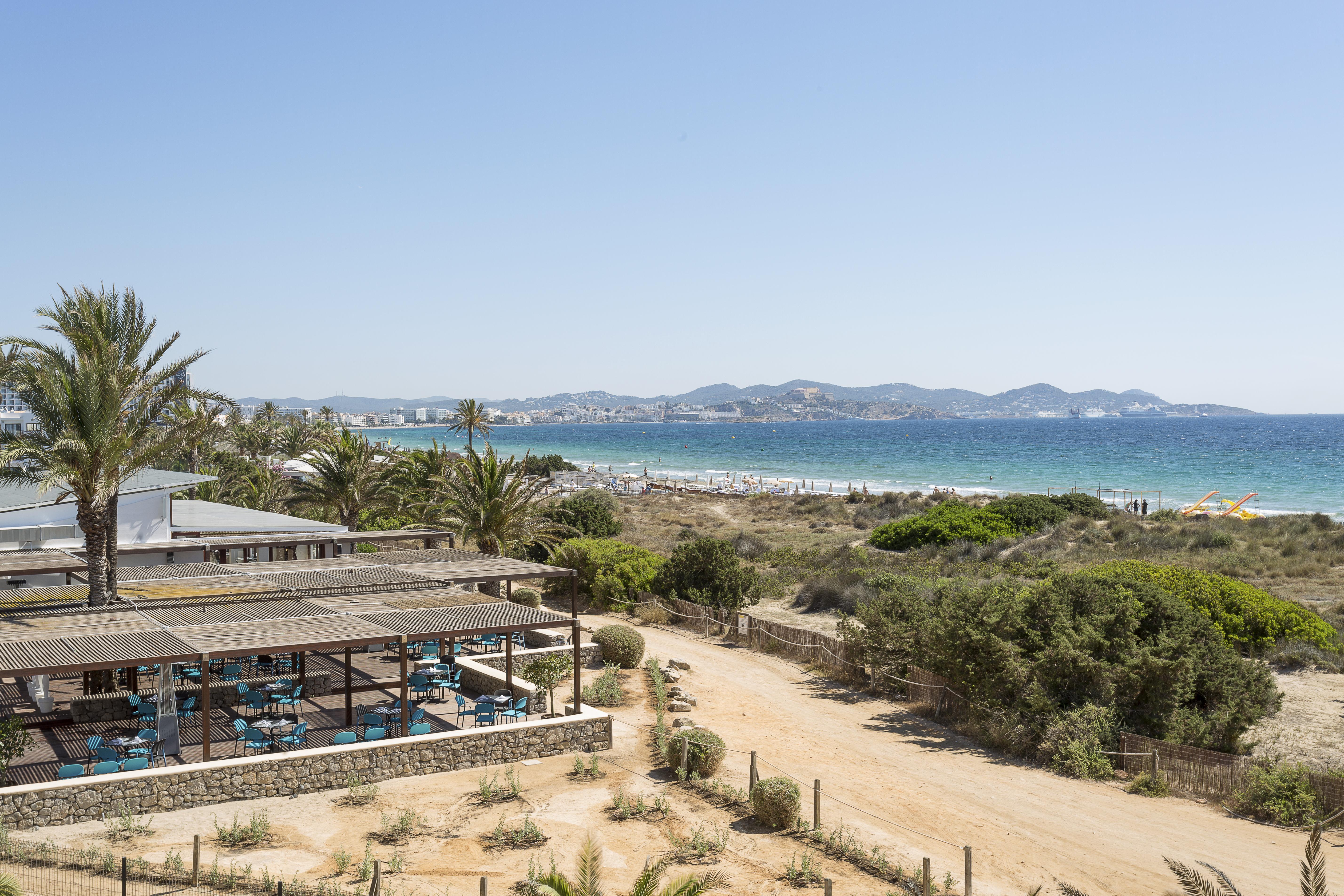 Grand Palladium Palace Ibiza Resort&Spa- All Inclusive Playa d'en Bossa Esterno foto View of the beach