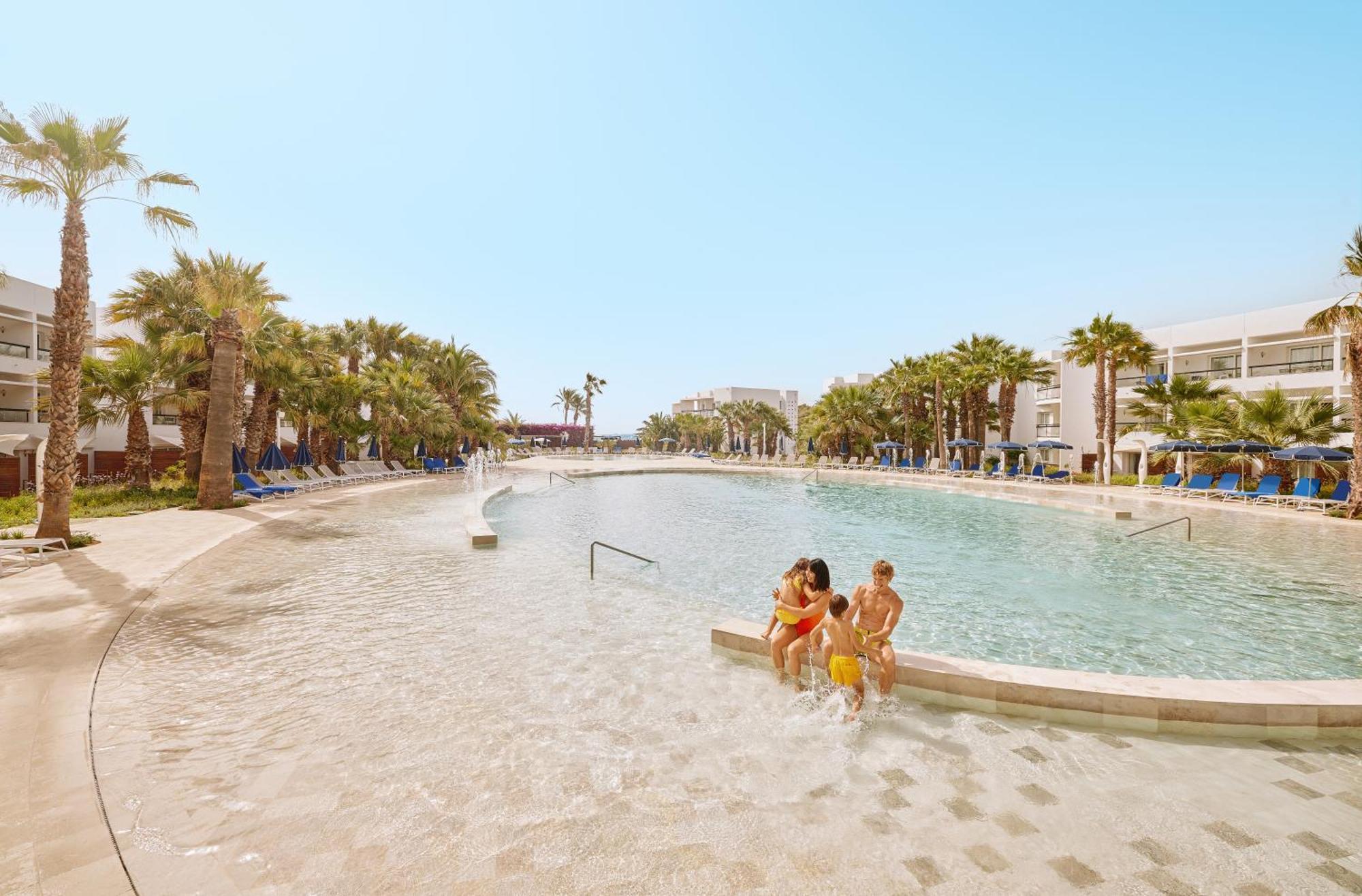 Grand Palladium Palace Ibiza Resort&Spa- All Inclusive Playa d'en Bossa Esterno foto The Village