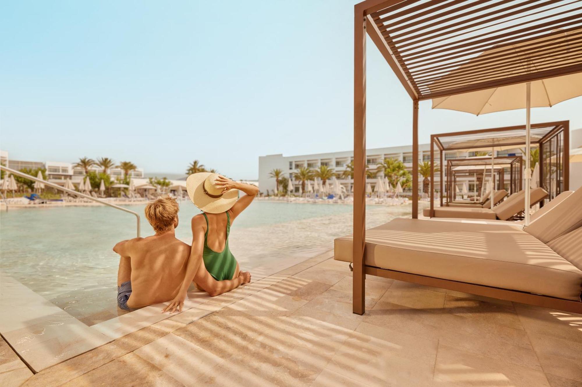 Grand Palladium Palace Ibiza Resort&Spa- All Inclusive Playa d'en Bossa Esterno foto The beach at the Iberostar Grand Hotel at Playa del Inglés