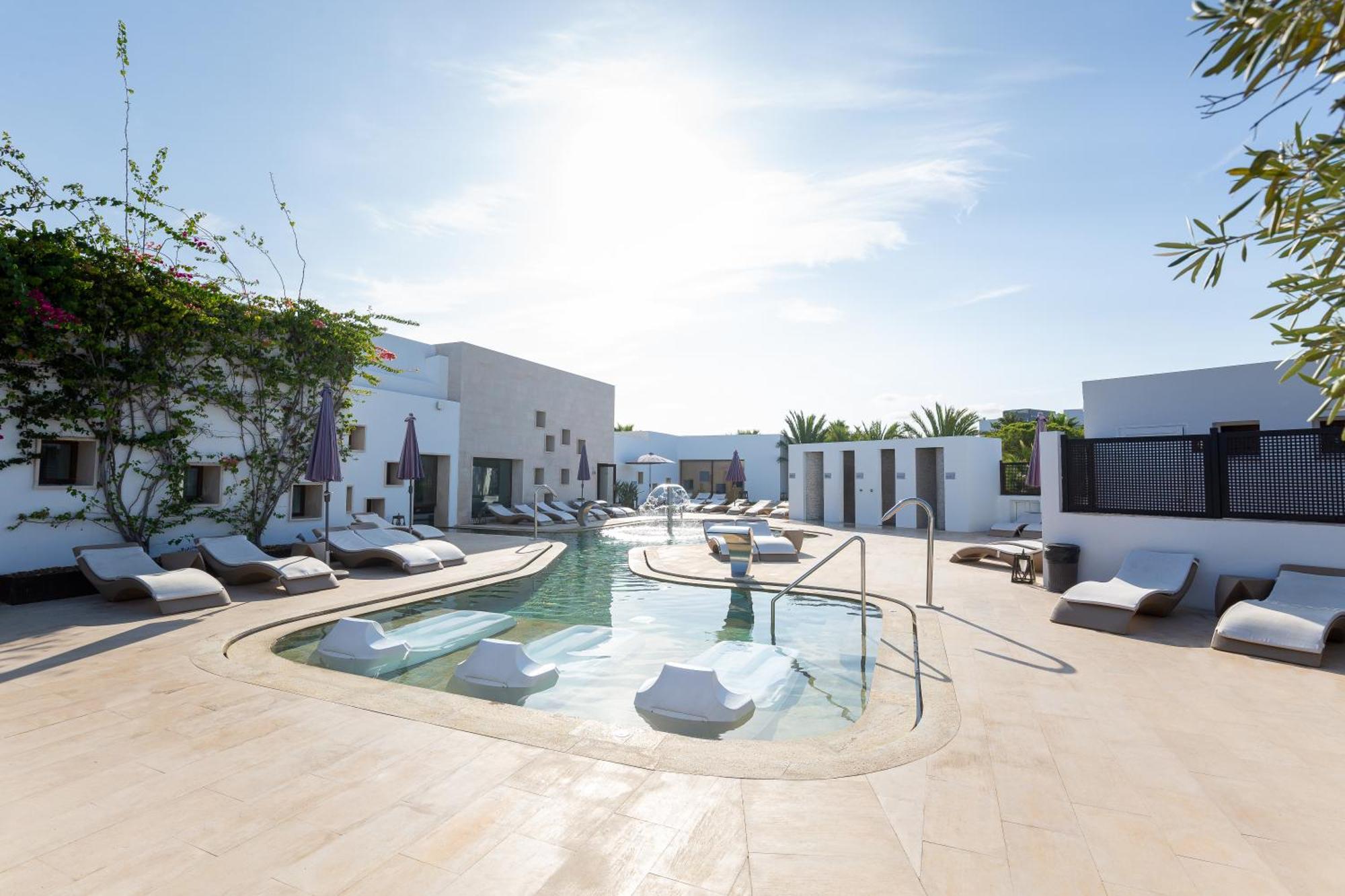 Grand Palladium Palace Ibiza Resort&Spa- All Inclusive Playa d'en Bossa Esterno foto The hotel's pool