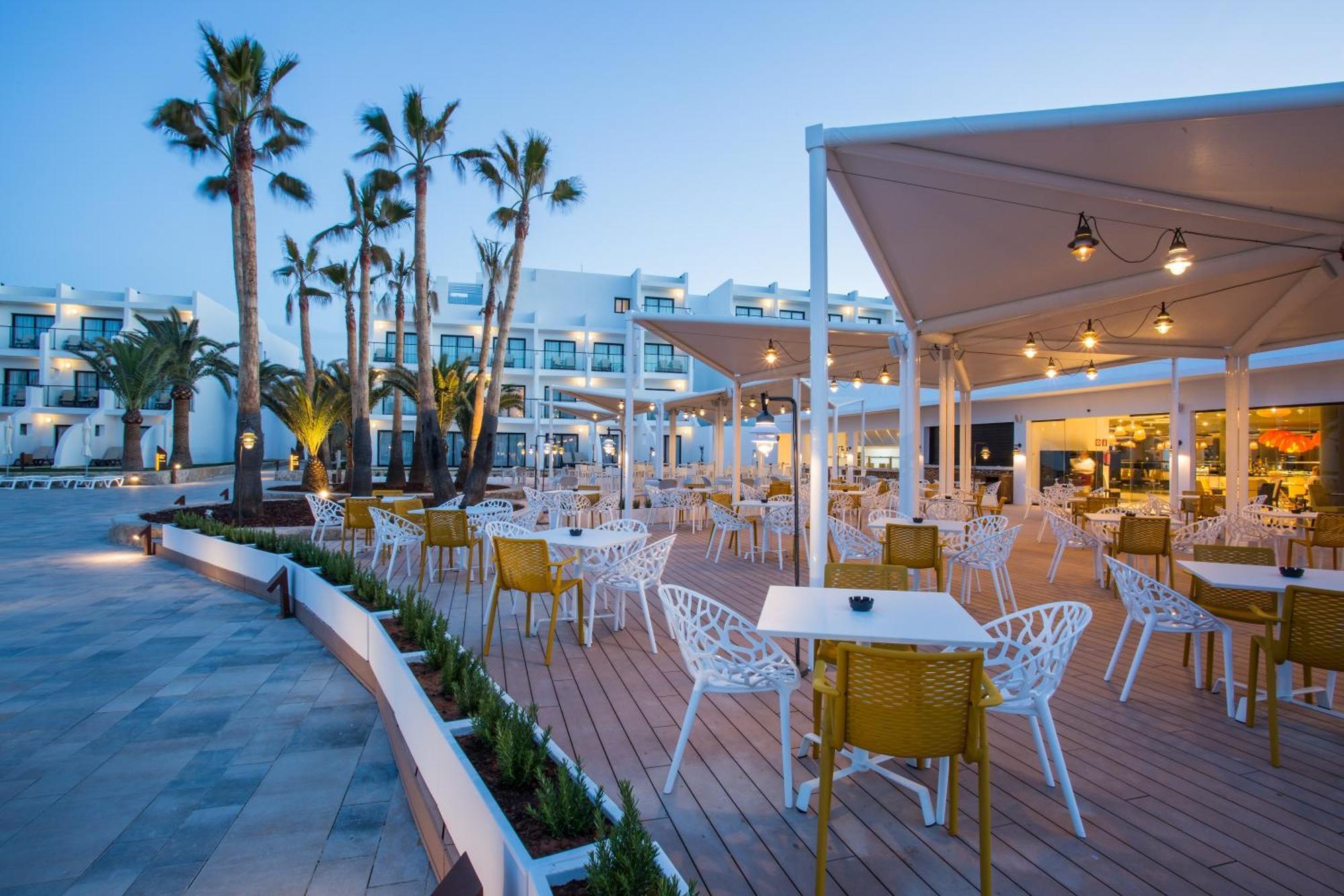Grand Palladium Palace Ibiza Resort&Spa- All Inclusive Playa d'en Bossa Esterno foto The Village
