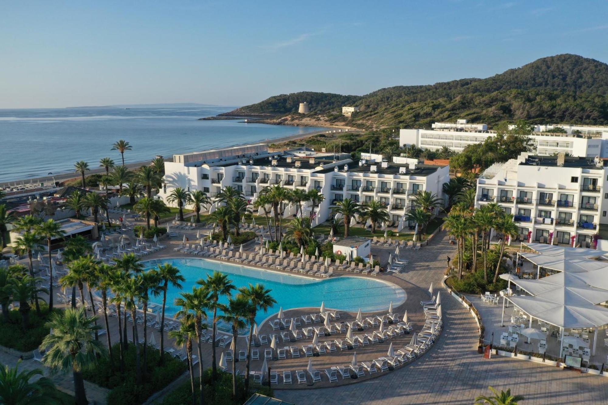 Grand Palladium Palace Ibiza Resort&Spa- All Inclusive Playa d'en Bossa Esterno foto Hotels in Cala Galdana